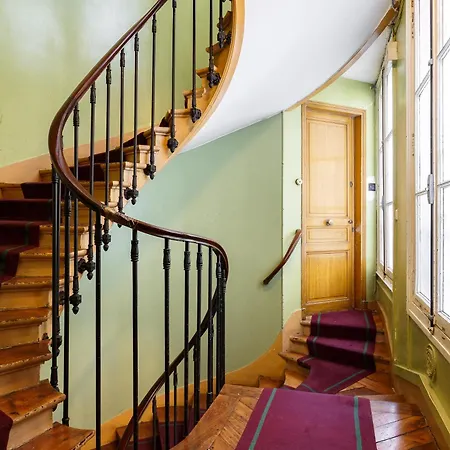 Aparthotel Stylish In The Heart Of 4*