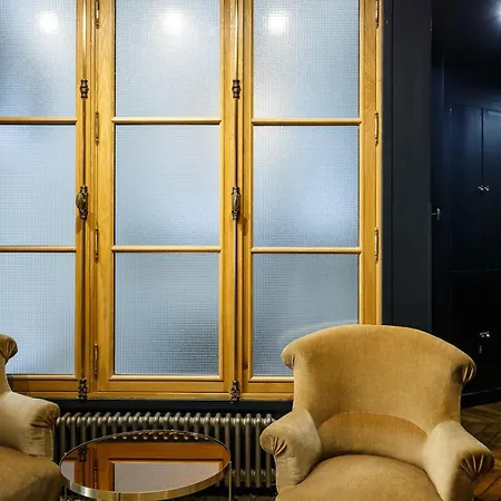 Aparthotel Stylish In The Heart Of 4*