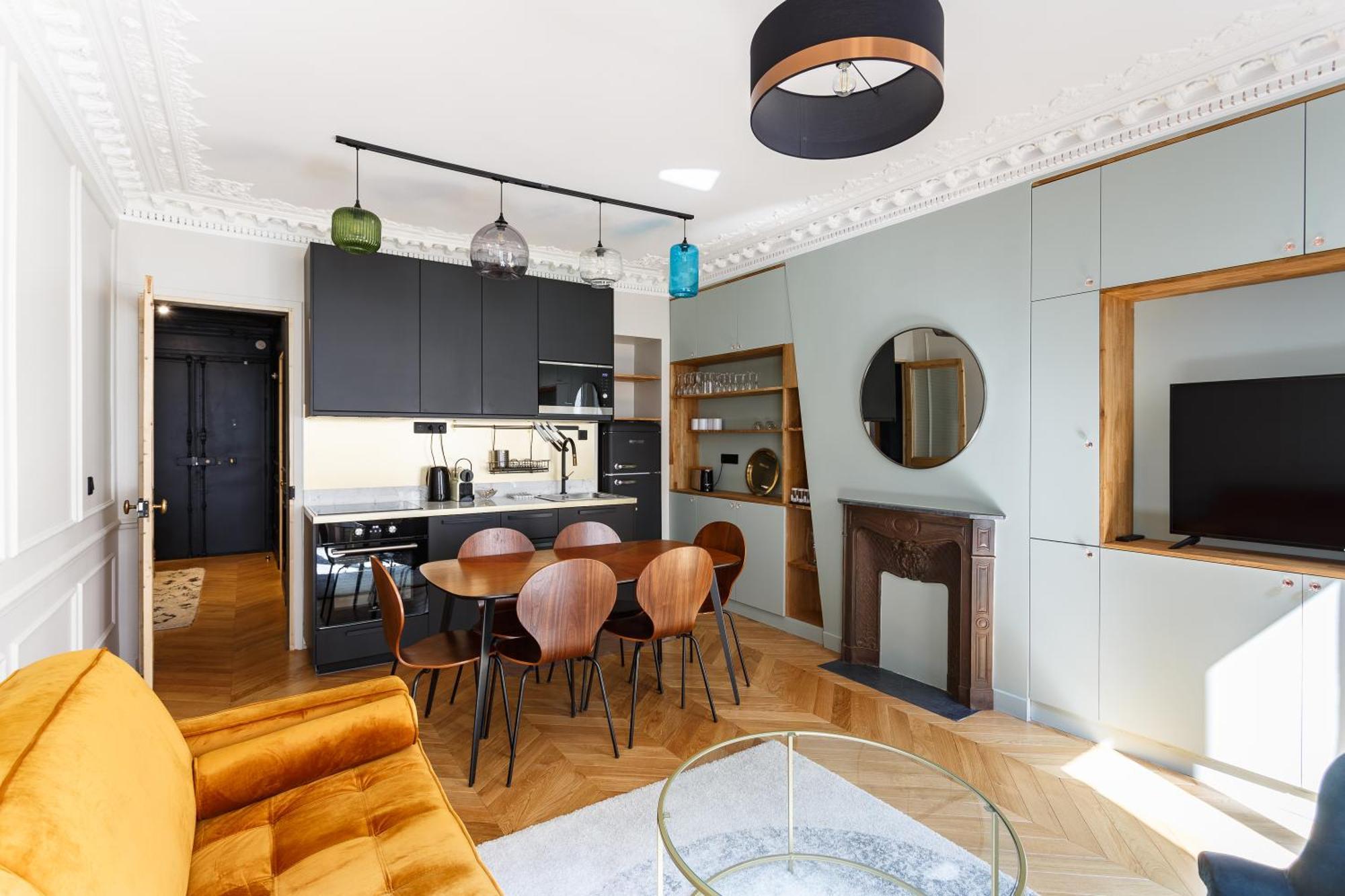 Aparthotel Stylish In The Heart Of 4*