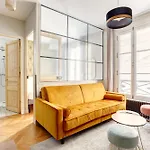 Stylish Apartment In The Heart Of Paris