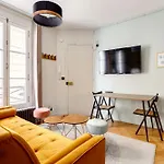 Stylish Apartment In The Heart Of Paris